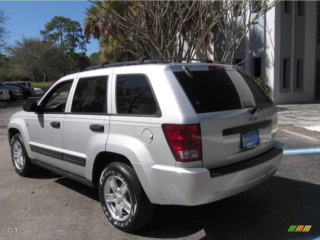 2005 Grand Cherokee Laredo - Bright Silver Metallic / Medium Slate Gray photo #6