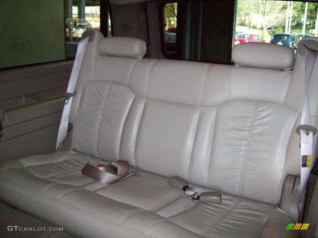 2002 Suburban 1500 LT - Summit White / Graphite/Medium Gray photo #20