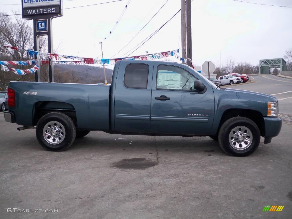 2009 Silverado 1500 LS Extended Cab 4x4 - Blue Granite Metallic / Dark Titanium photo #4