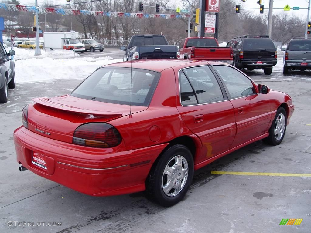 1996 Grand Am SE Sedan - Bright Red / Pewter photo #2