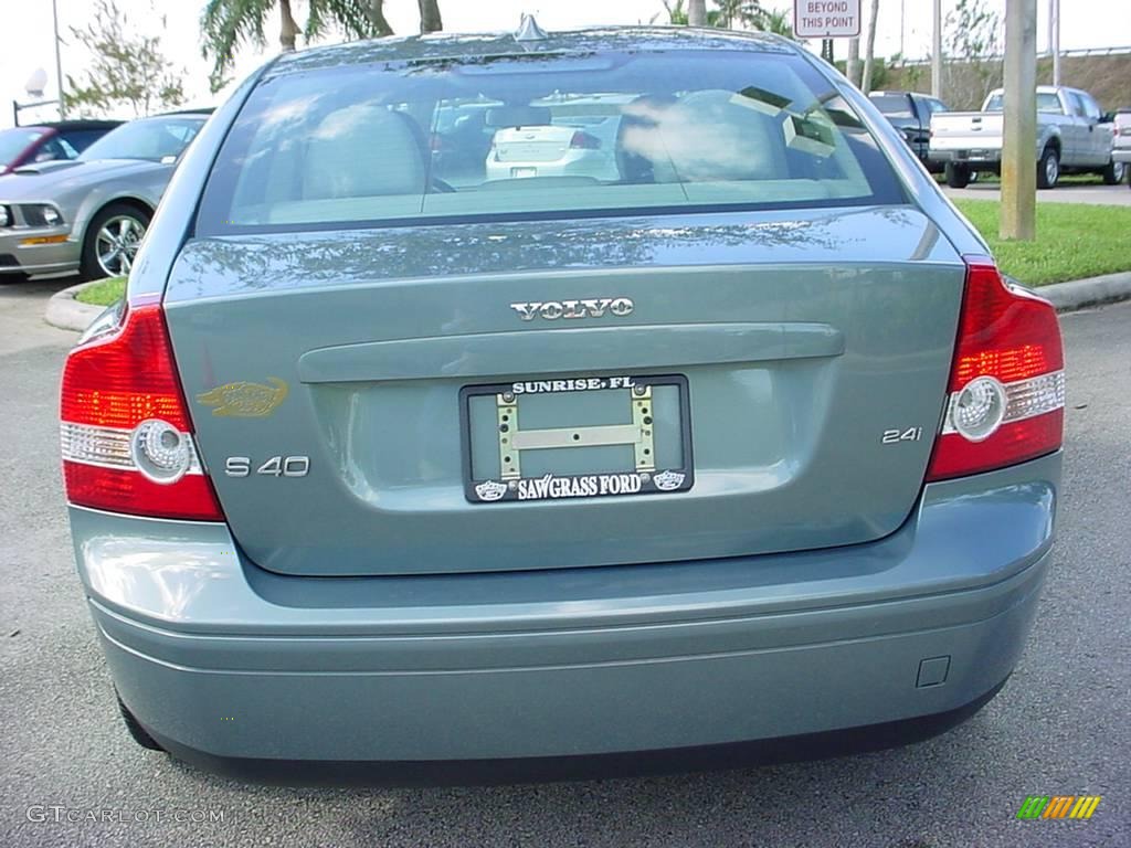 2005 S40 2.4i - Mistral Green Metallic / Taupe/Light Taupe photo #4