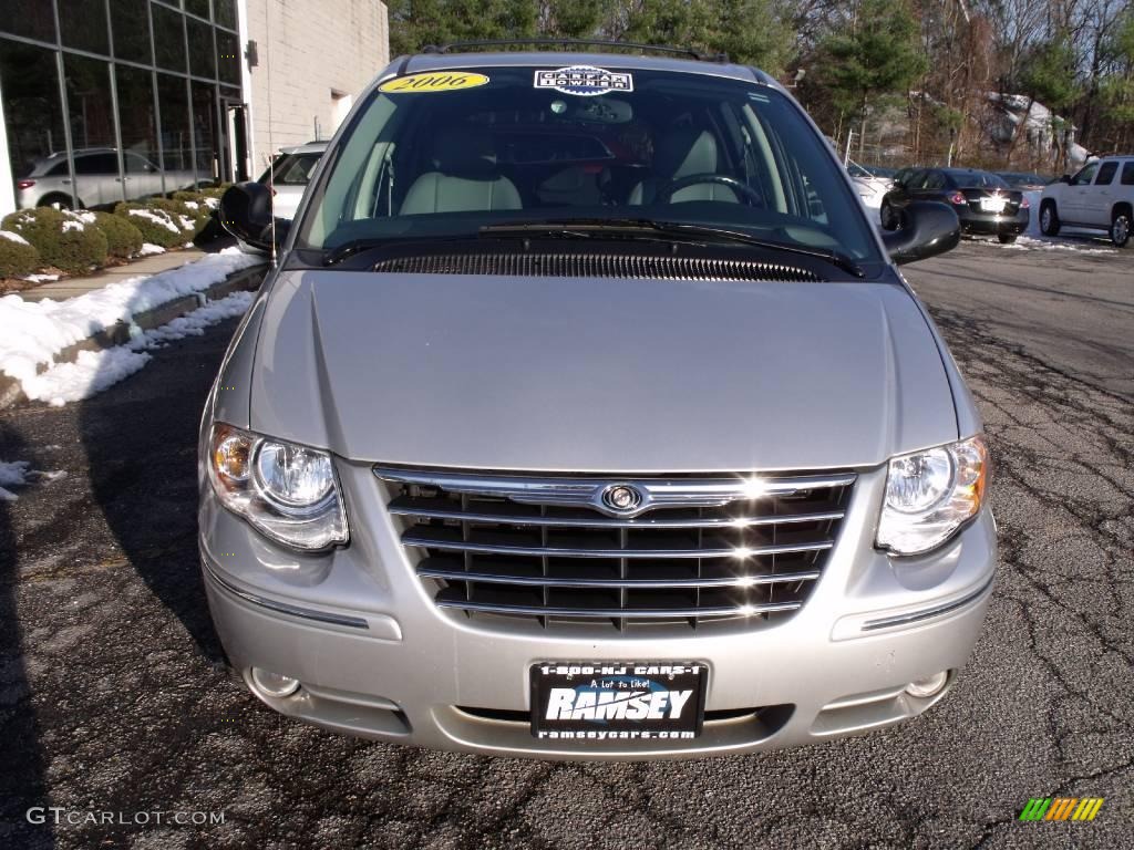 2006 Town & Country Touring - Bright Silver Metallic / Medium Slate Gray photo #2