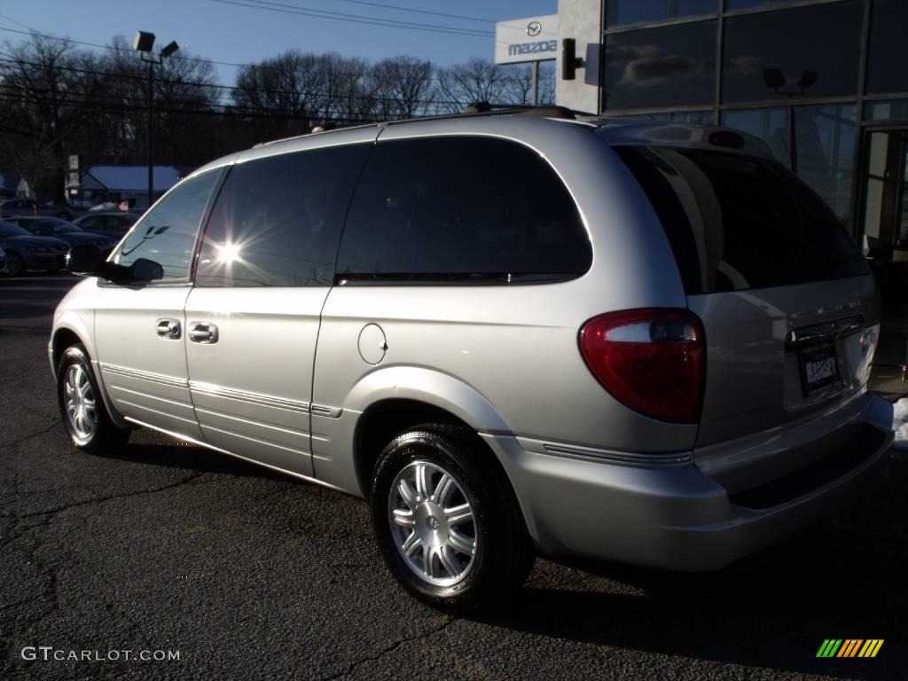 2006 Town & Country Touring - Bright Silver Metallic / Medium Slate Gray photo #5