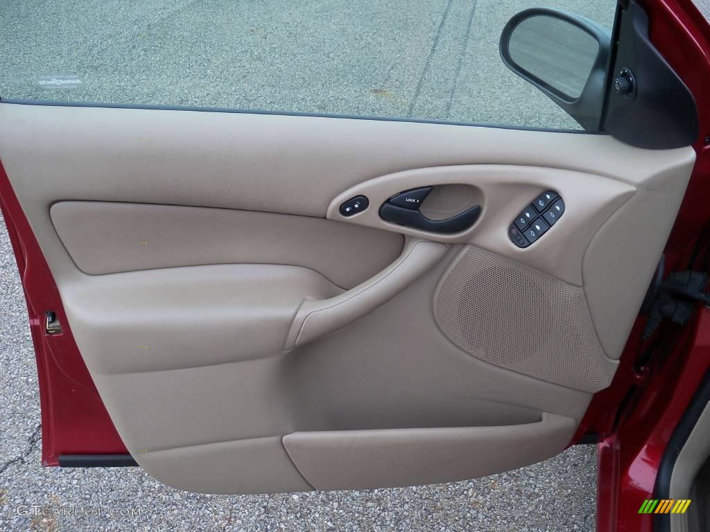 2002 Focus SE Sedan - Sangria Red Metallic / Medium Parchment photo #16