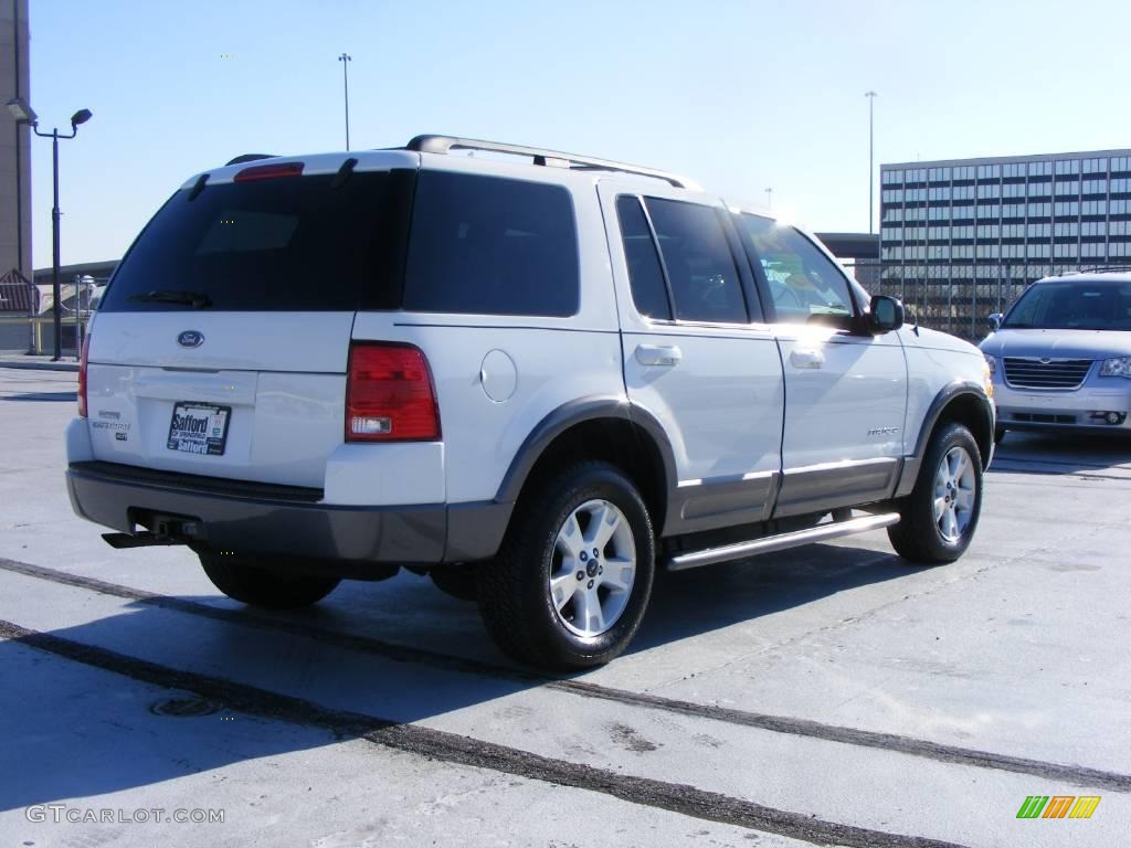 2004 Explorer XLT 4x4 - Oxford White / Graphite photo #5