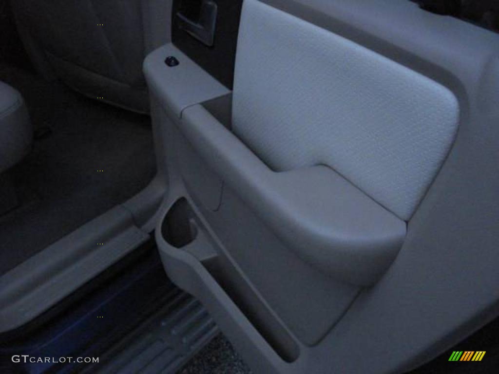 2003 Expedition Eddie Bauer 4x4 - Medium Wedgewood Blue Metallic / Medium Parchment photo #38