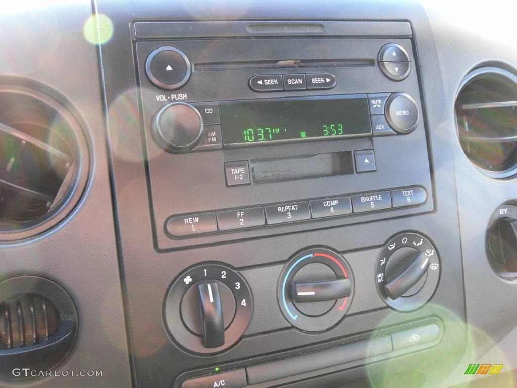 2004 F150 STX SuperCab 4x4 - Bright Red / Dark Flint photo #23