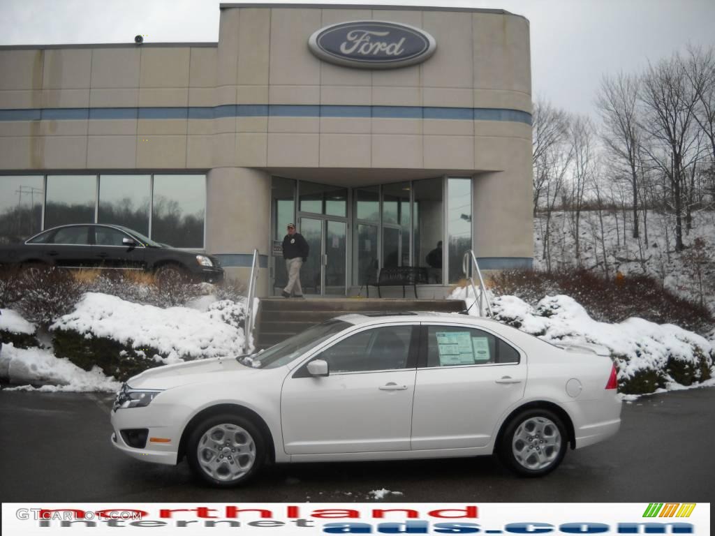 White Platinum Tri-coat Metallic Ford Fusion