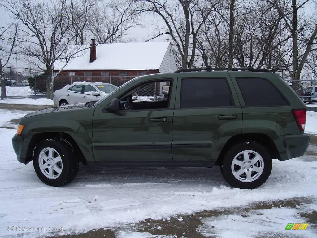 2009 Grand Cherokee Laredo 4x4 - Jeep Green Metallic / Medium Slate Gray/Dark Slate Gray photo #2
