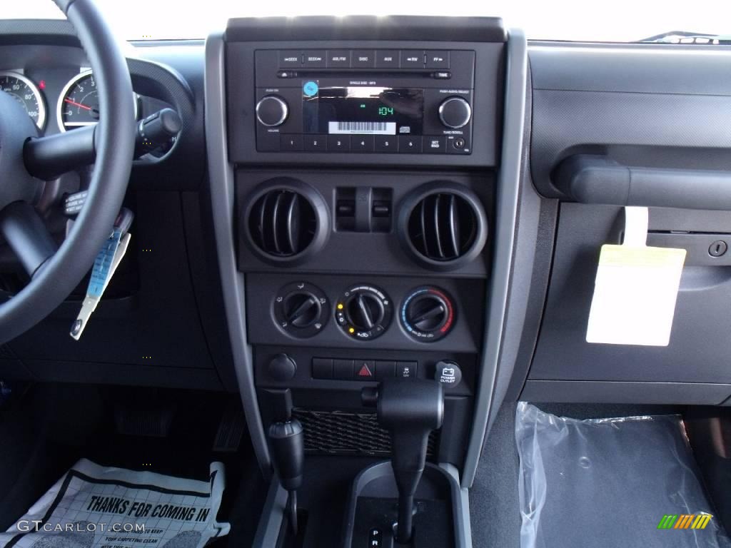 2010 Wrangler Sport 4x4 - Surf Blue Pearl / Dark Slate Gray/Medium Slate Gray photo #10