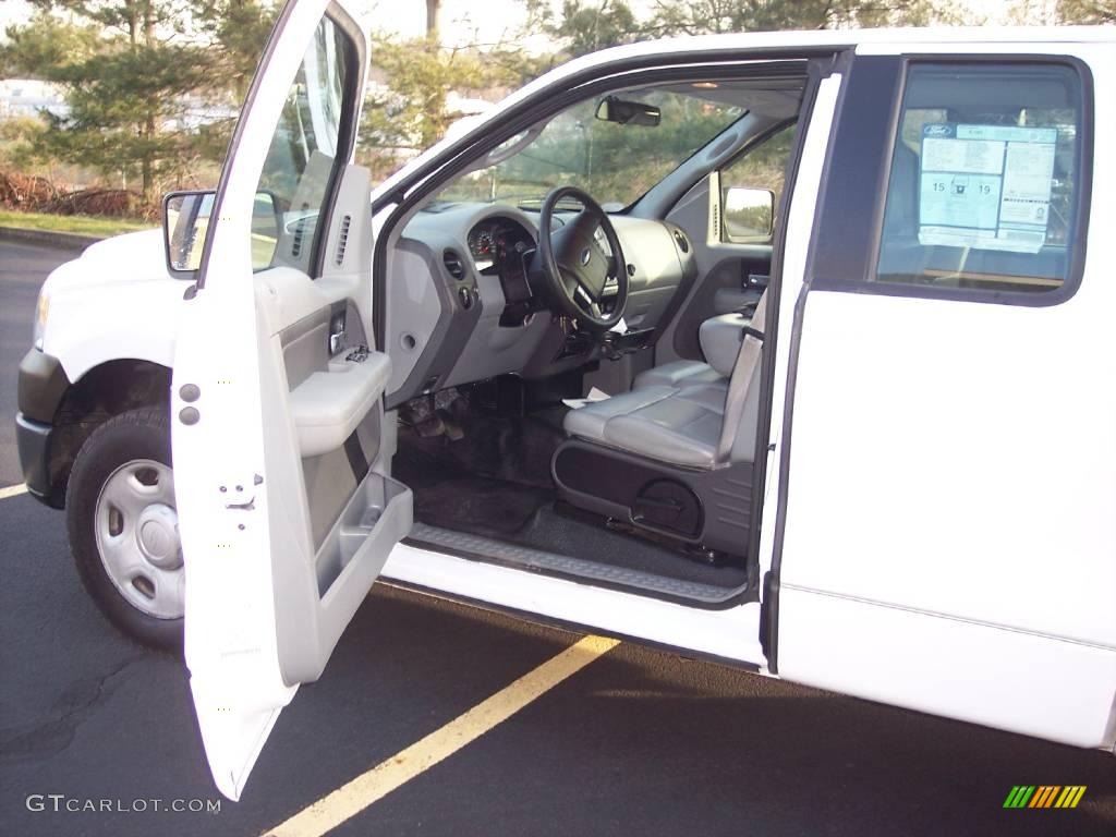 2006 F150 XL SuperCab - Oxford White / Medium Flint photo #15