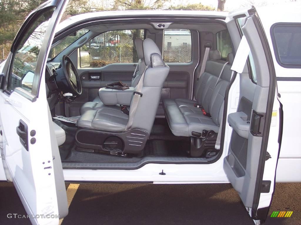 2006 F150 XL SuperCab - Oxford White / Medium Flint photo #17