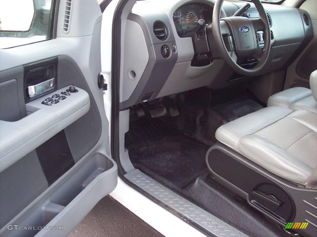 2006 F150 XL SuperCab - Oxford White / Medium Flint photo #20