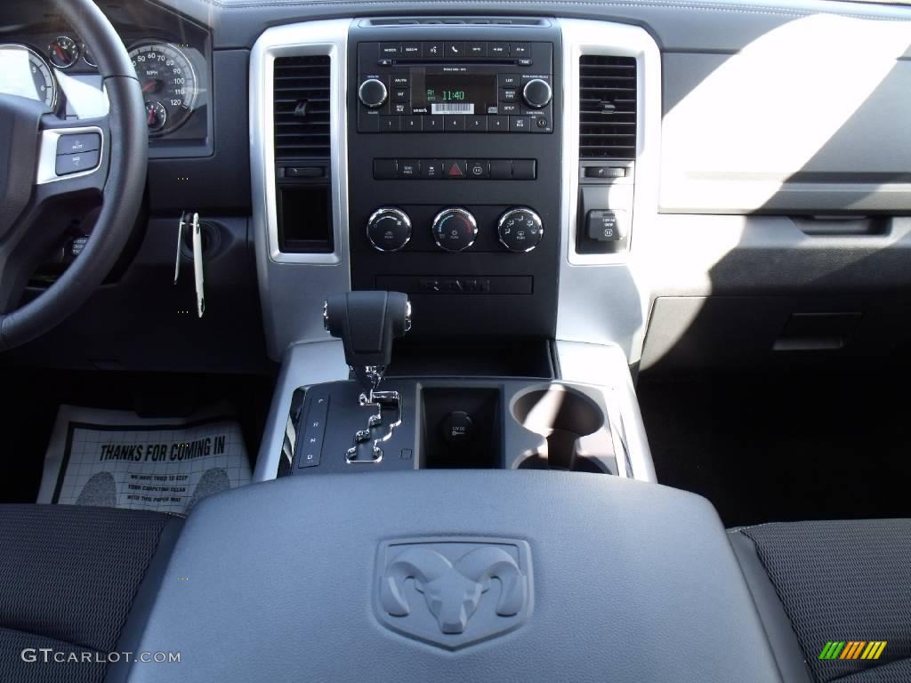 2010 Ram 1500 SLT Crew Cab - Brilliant Black Crystal Pearl / Dark Slate Gray photo #10