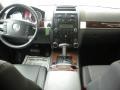 Black Uni - Touareg 2 VR6 Photo No. 14