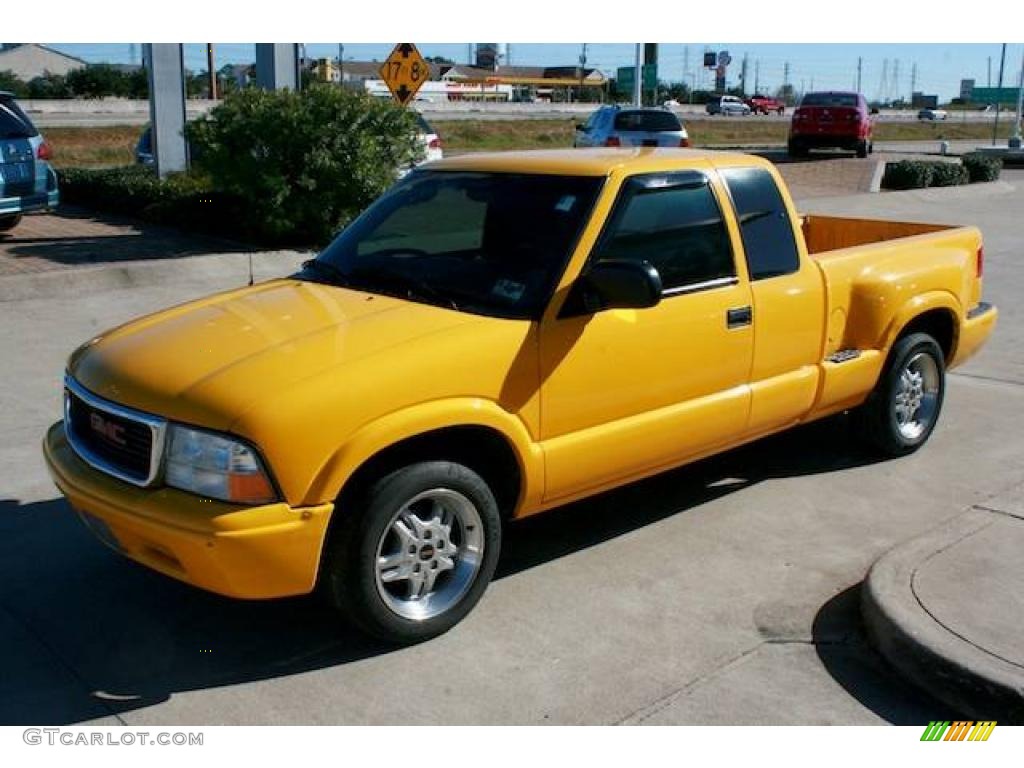 2003 Sonoma SL Extended Cab - Flame Yellow / Medium Gray photo #3