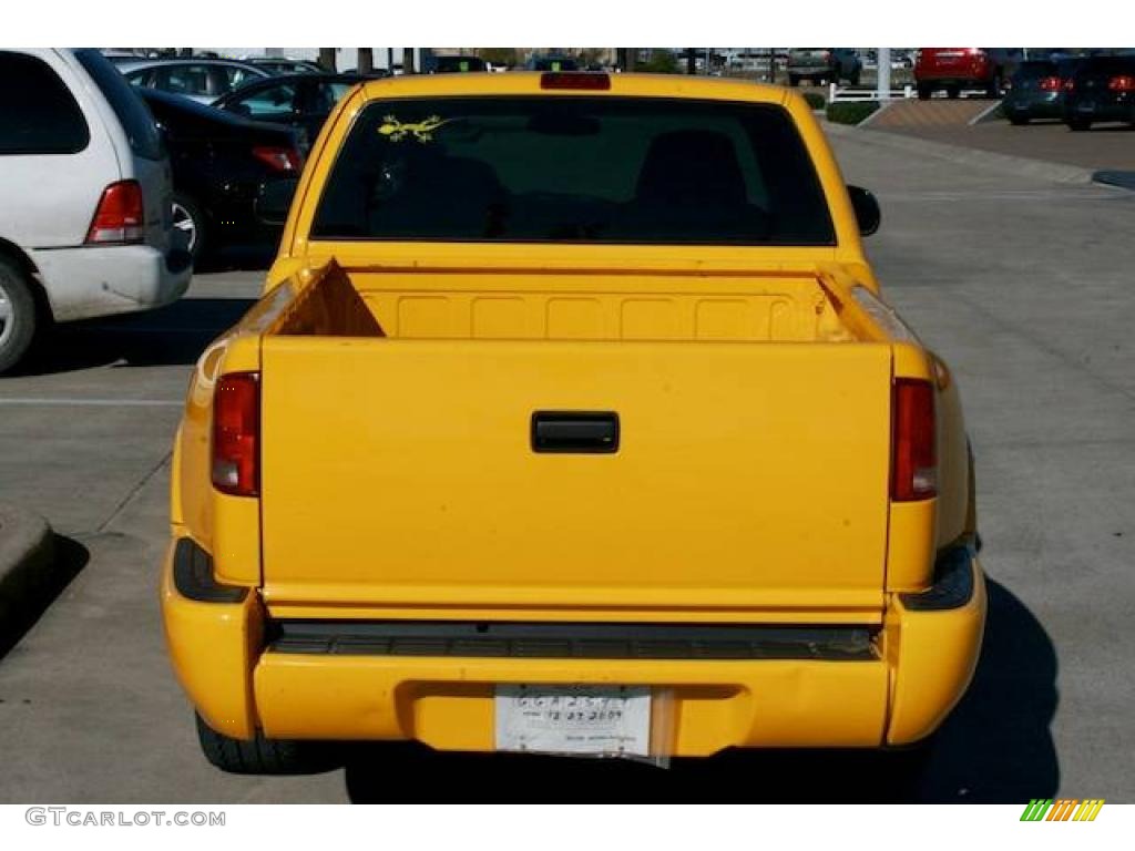 2003 Sonoma SL Extended Cab - Flame Yellow / Medium Gray photo #13