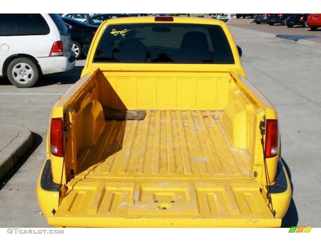 2003 Sonoma SL Extended Cab - Flame Yellow / Medium Gray photo #15