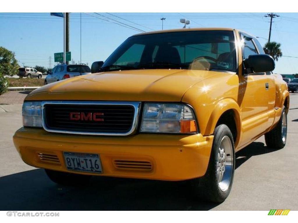 2003 Sonoma SL Extended Cab - Flame Yellow / Medium Gray photo #19