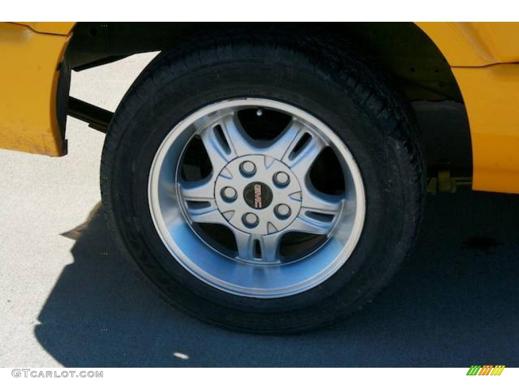 2003 Sonoma SL Extended Cab - Flame Yellow / Medium Gray photo #20