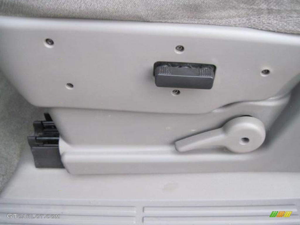 2004 Yukon SLE - Silver Birch Metallic / Pewter/Dark Pewter photo #15