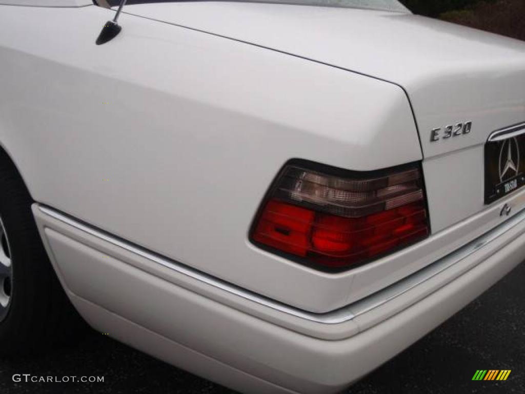 1995 E 320 Sedan - Polar White / Parchment photo #10