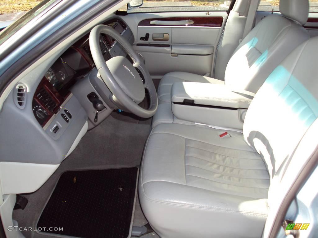 2005 Town Car Signature - Light Ice Blue Metallic / Dove/Shale photo #4
