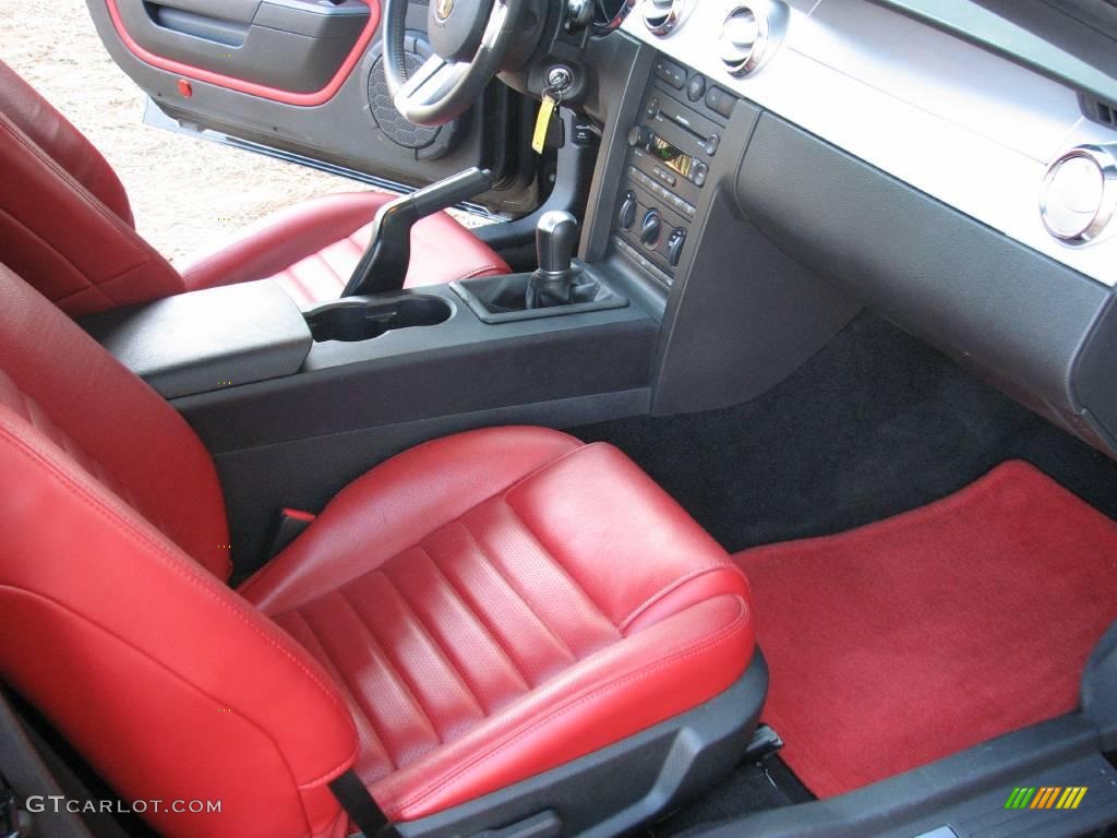 2006 Mustang GT Premium Coupe - Black / Red/Dark Charcoal photo #11