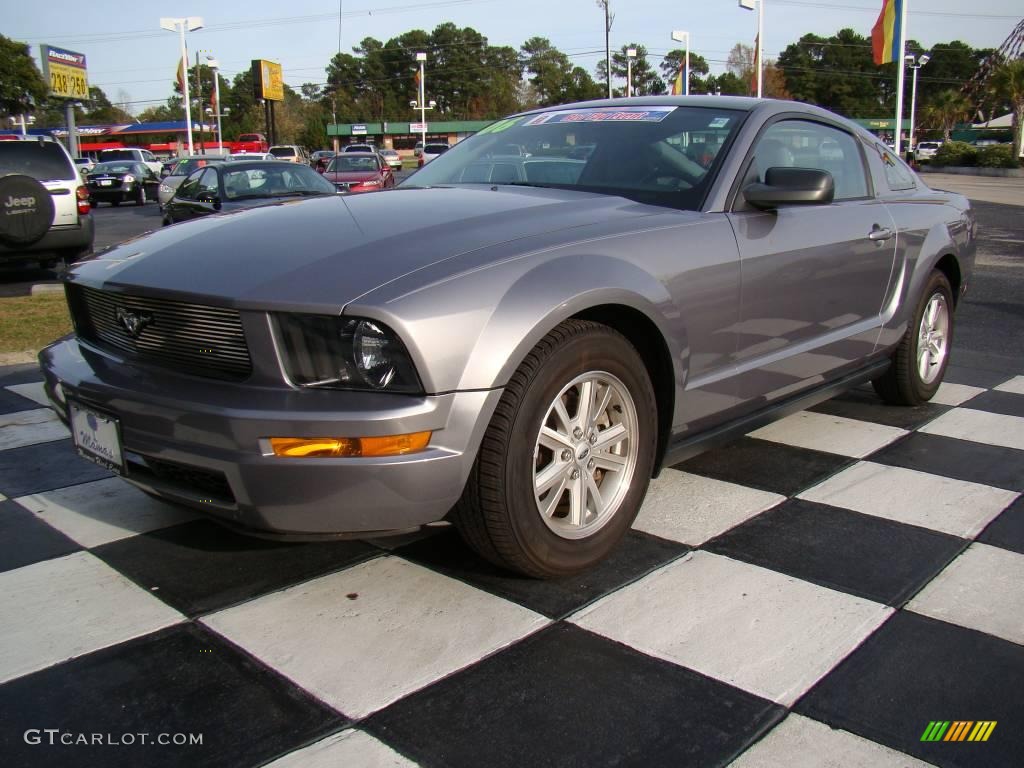 2006 Mustang V6 Deluxe Coupe - Tungsten Grey Metallic / Light Graphite photo #3