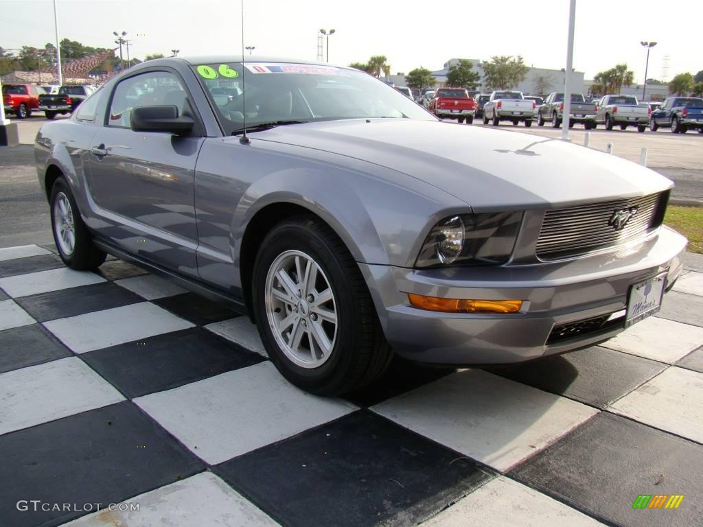2006 Mustang V6 Deluxe Coupe - Tungsten Grey Metallic / Light Graphite photo #5