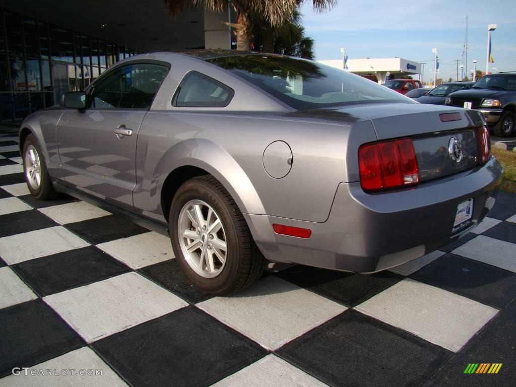 2006 Mustang V6 Deluxe Coupe - Tungsten Grey Metallic / Light Graphite photo #9