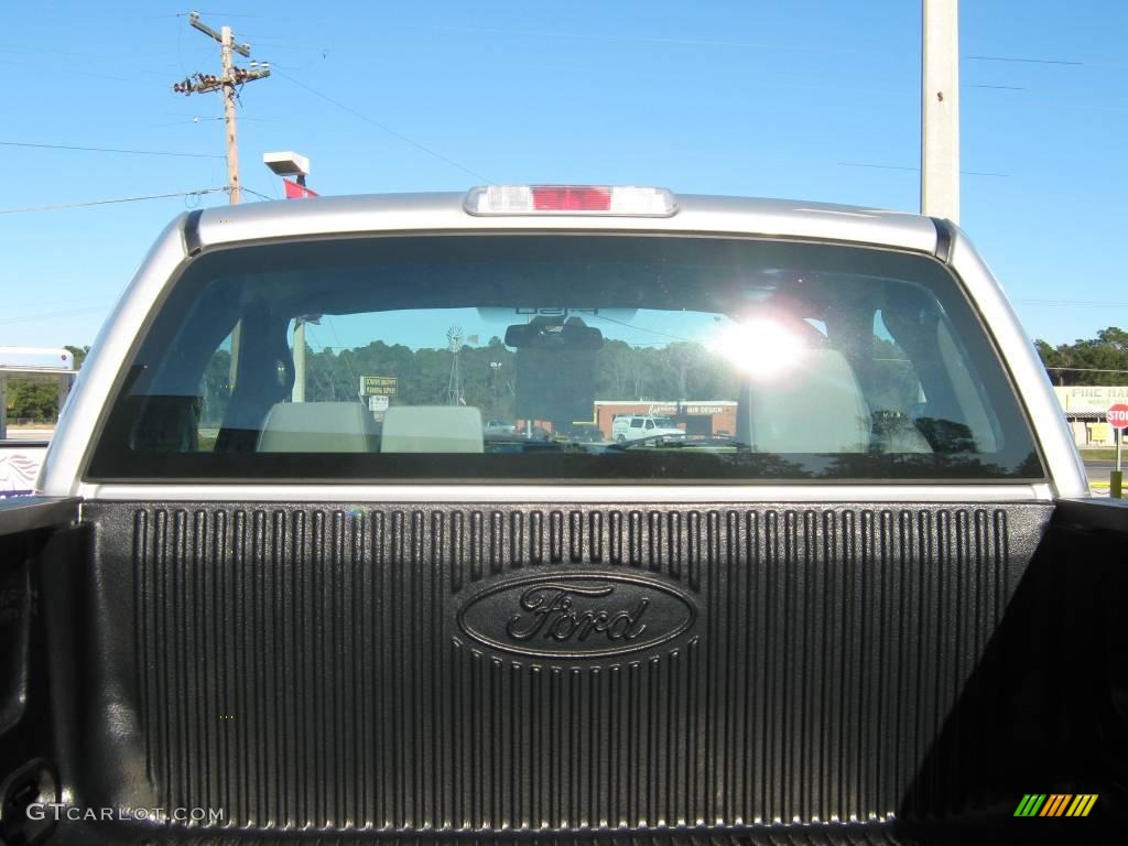 2007 F150 XL Regular Cab - Silver Metallic / Medium Flint photo #25