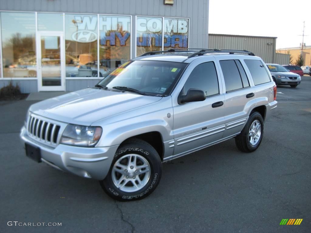 2004 Grand Cherokee Laredo 4x4 - Bright Silver Metallic / Dark Slate Gray photo #1