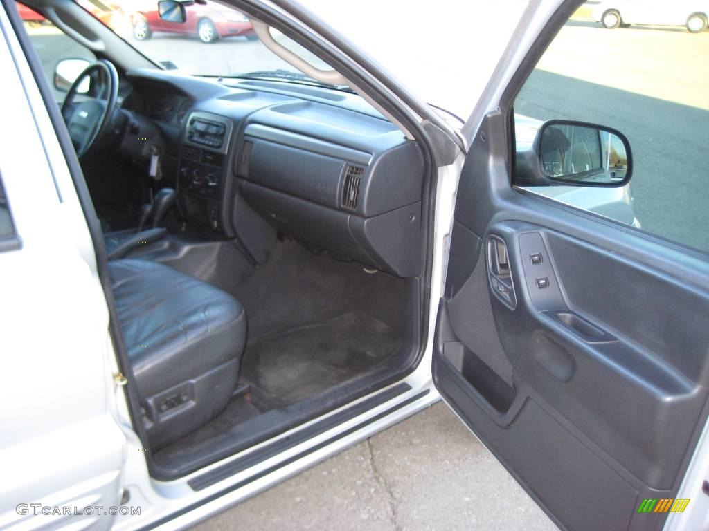 2004 Grand Cherokee Laredo 4x4 - Bright Silver Metallic / Dark Slate Gray photo #12