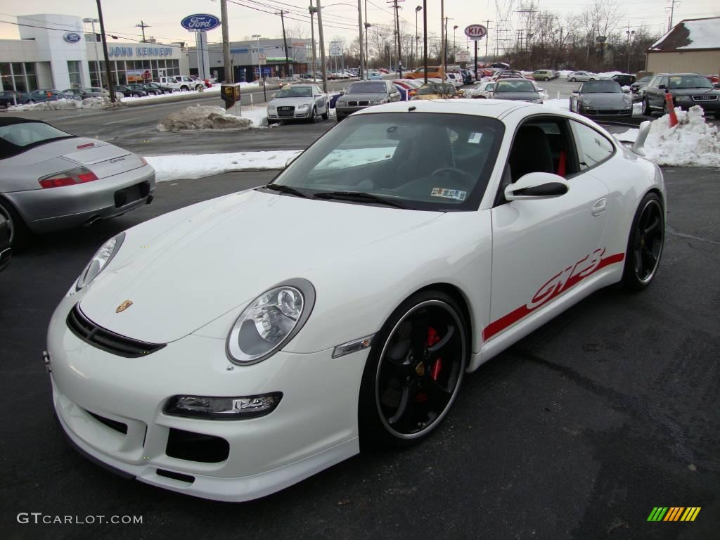 Carrara White Porsche 911