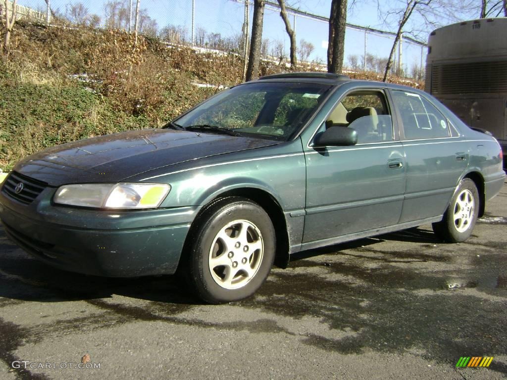 1998 Camry LE - Dark Green Metallic / Oak photo #2