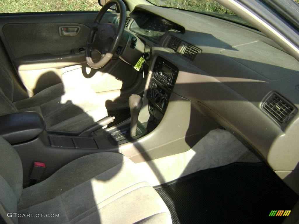 1998 Camry LE - Dark Green Metallic / Oak photo #12