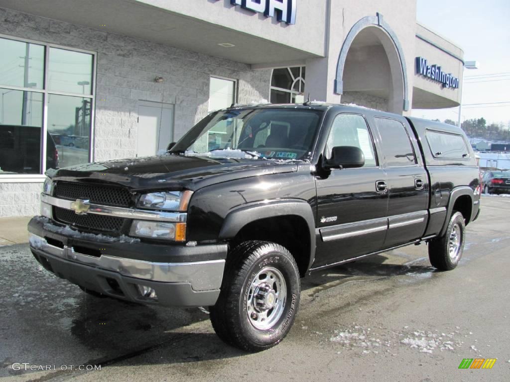 2004 Silverado 2500HD LT Crew Cab 4x4 - Black / Medium Gray photo #2