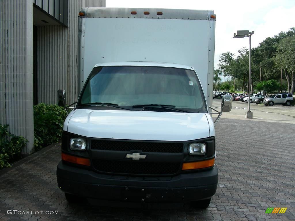 2005 Express 3500 Cutaway Moving Van - Summit White / Medium Dark Pewter photo #7