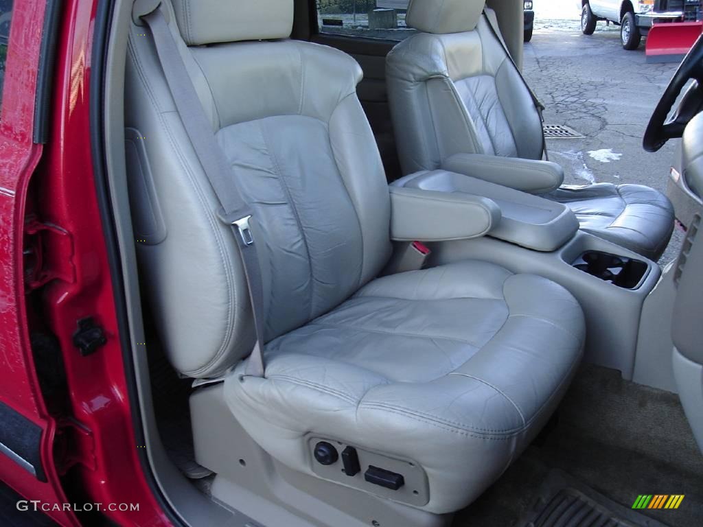 2002 Suburban 1500 LT 4x4 - Victory Red / Medium Gray/Neutral photo #15