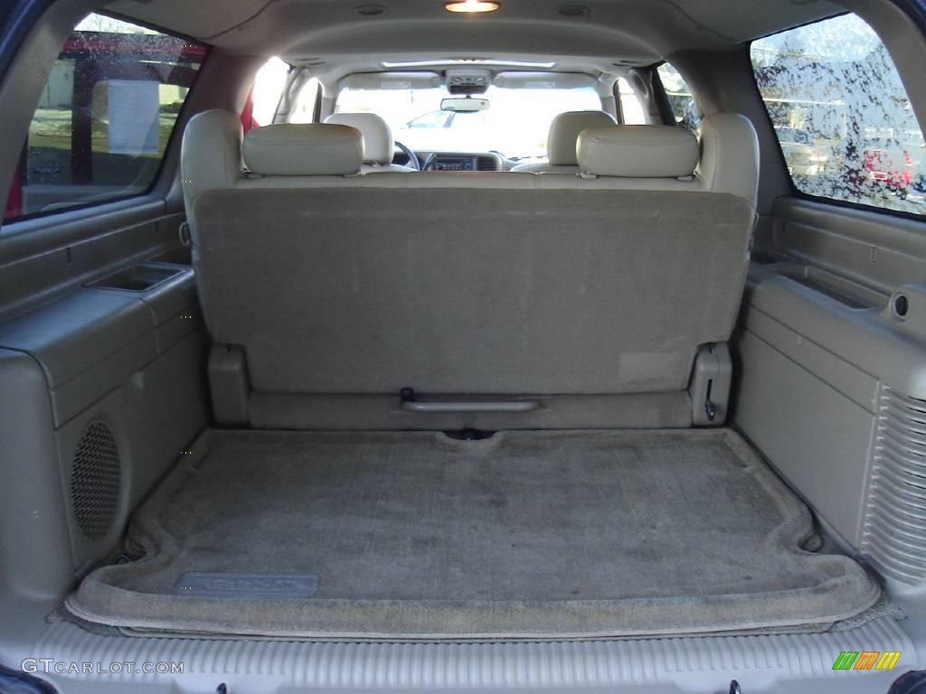 2002 Suburban 1500 LT 4x4 - Victory Red / Medium Gray/Neutral photo #19