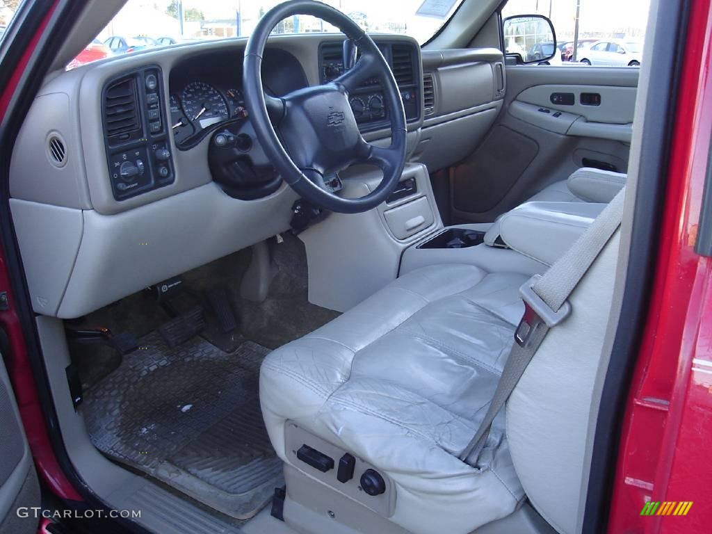 2002 Suburban 1500 LT 4x4 - Victory Red / Medium Gray/Neutral photo #30