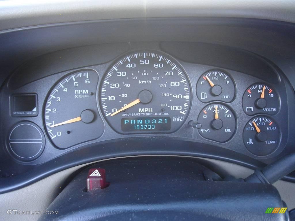 2002 Suburban 1500 LT 4x4 - Victory Red / Medium Gray/Neutral photo #32