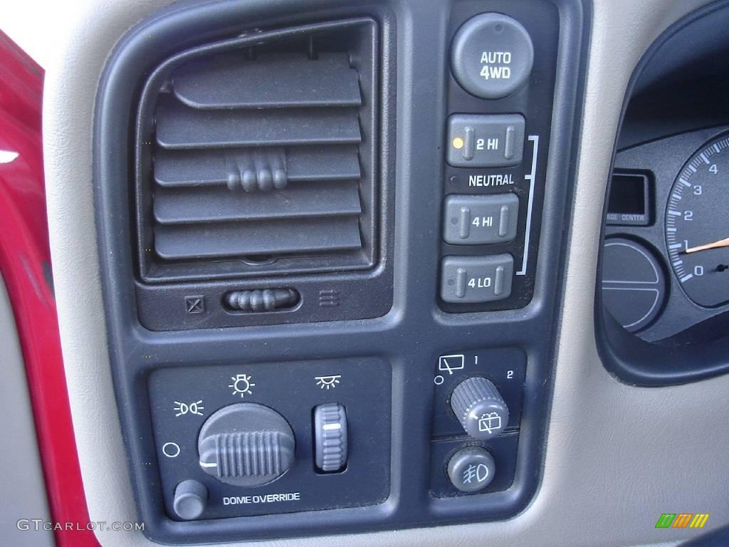 2002 Suburban 1500 LT 4x4 - Victory Red / Medium Gray/Neutral photo #33