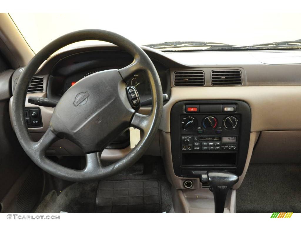 1996 Sentra GXE - Super Black / Blond photo #7