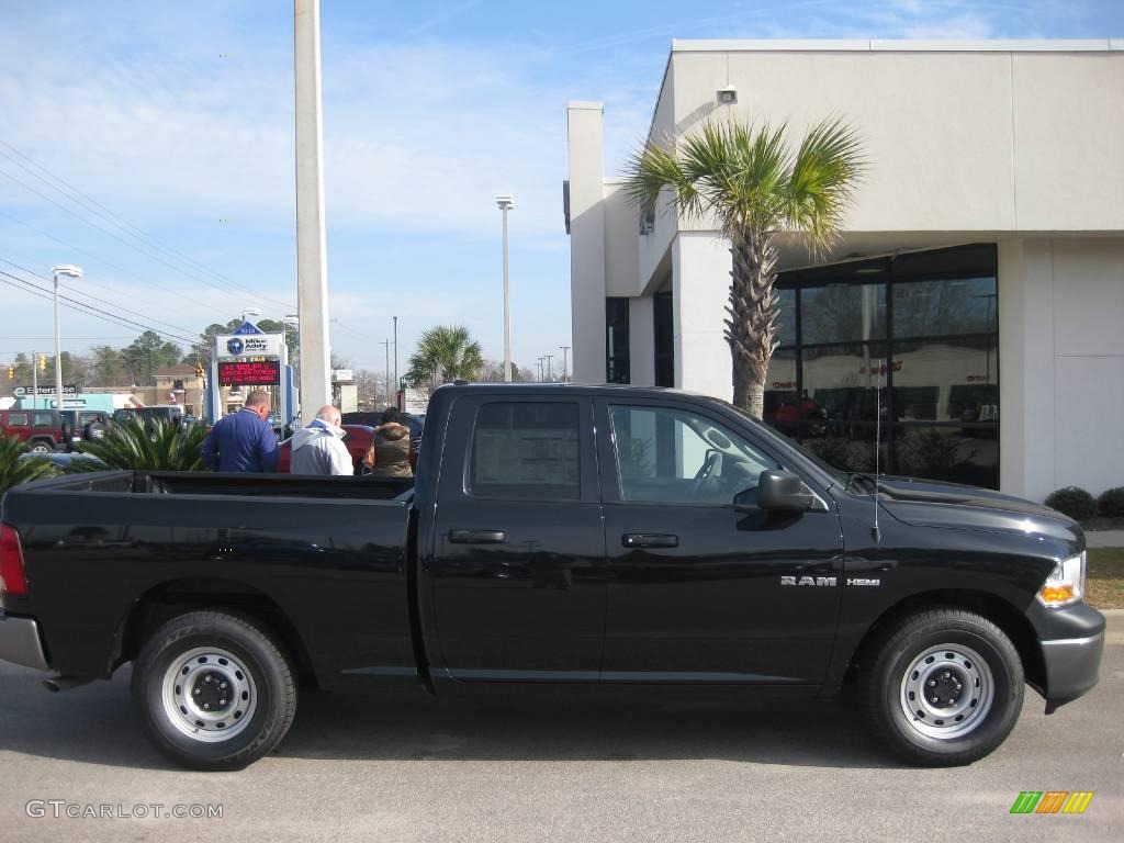 2010 Ram 1500 ST Quad Cab - Brilliant Black Crystal Pearl / Dark Slate/Medium Graystone photo #4