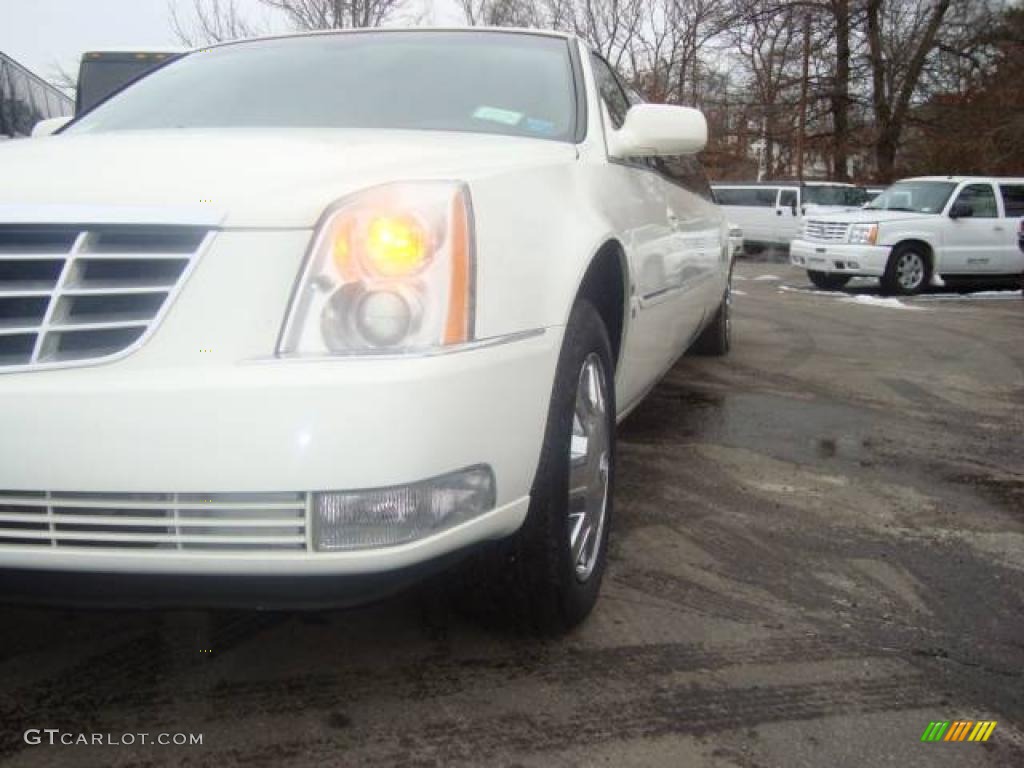 2006 Glacier White Cadillac Dts Limousine 23906195 Photo