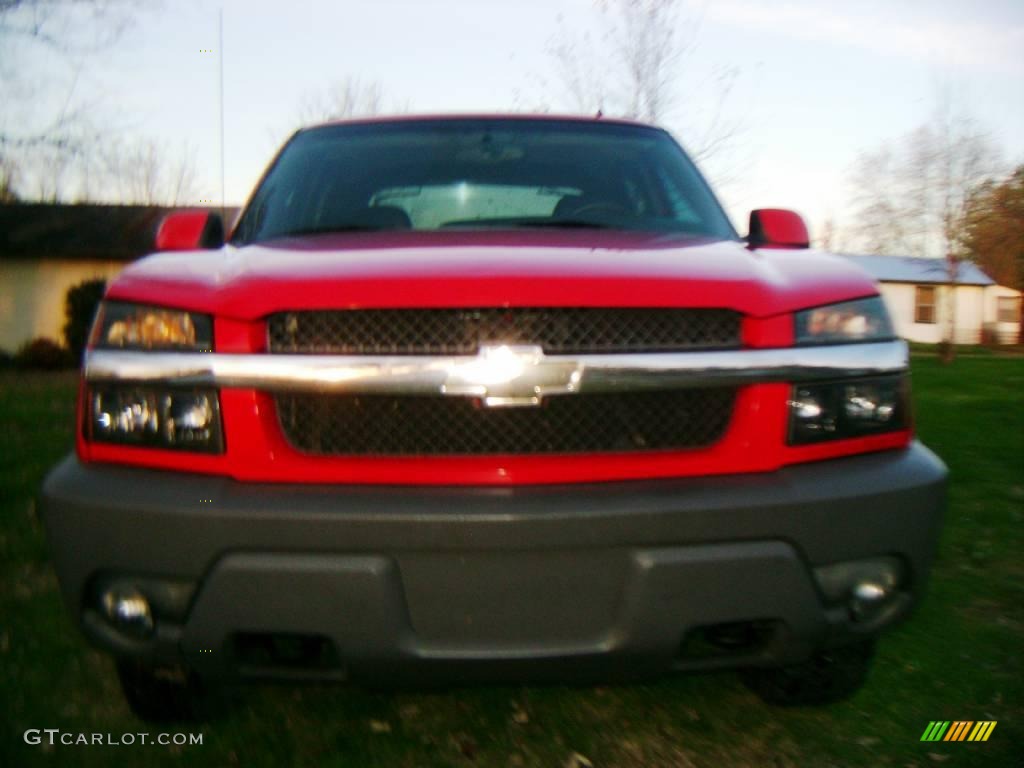 2002 Avalanche Z71 4x4 - Victory Red / Graphite photo #2