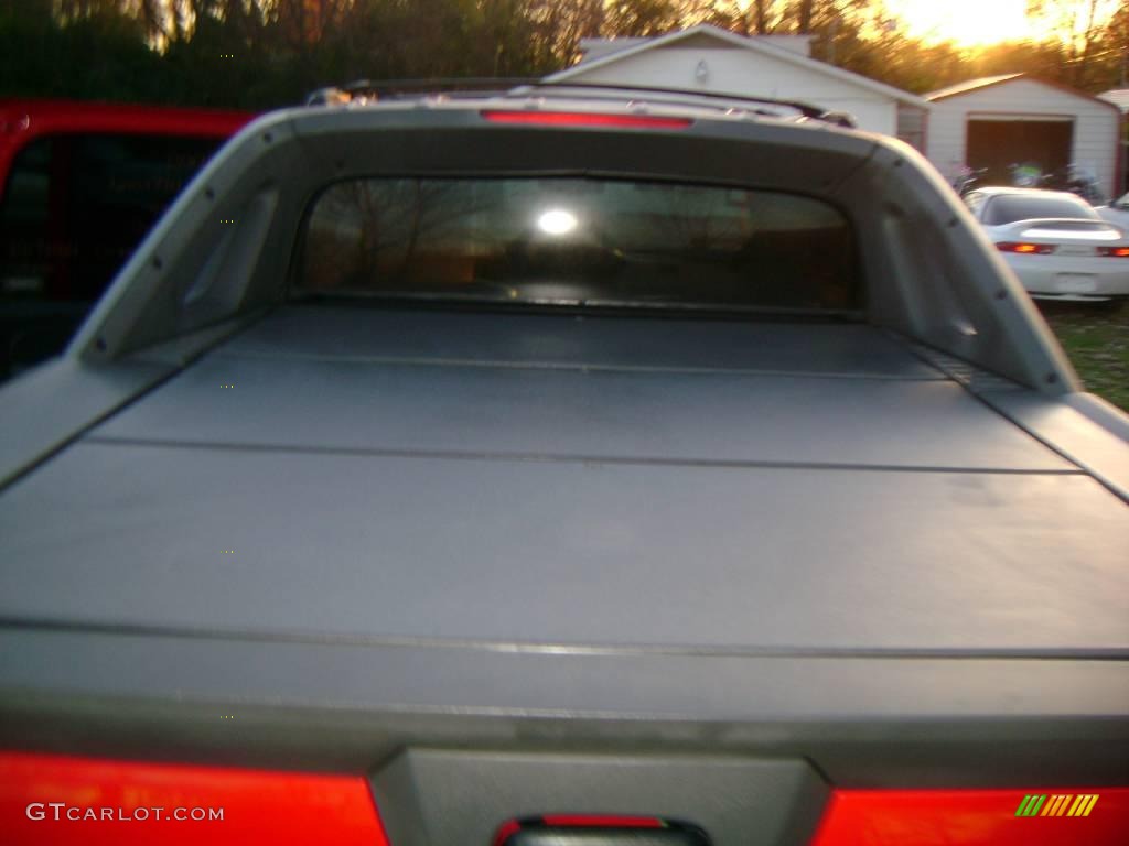 2002 Avalanche Z71 4x4 - Victory Red / Graphite photo #32