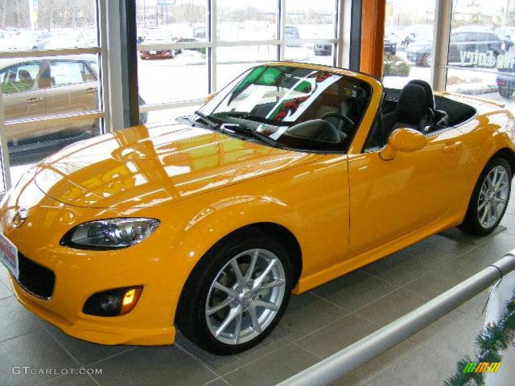 2009 MX-5 Miata Grand Touring Roadster - Competition Yellow / Black photo #4